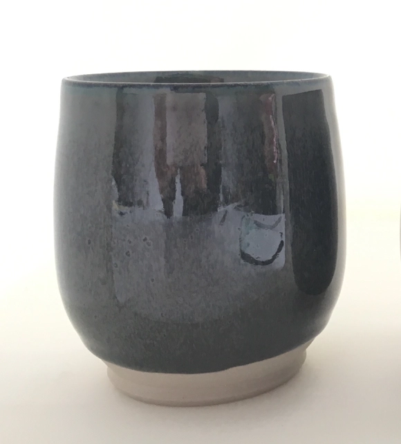 Mugs-Chiba-en-grès-émail-gris-cendres-pascaline-bostyn-céramique